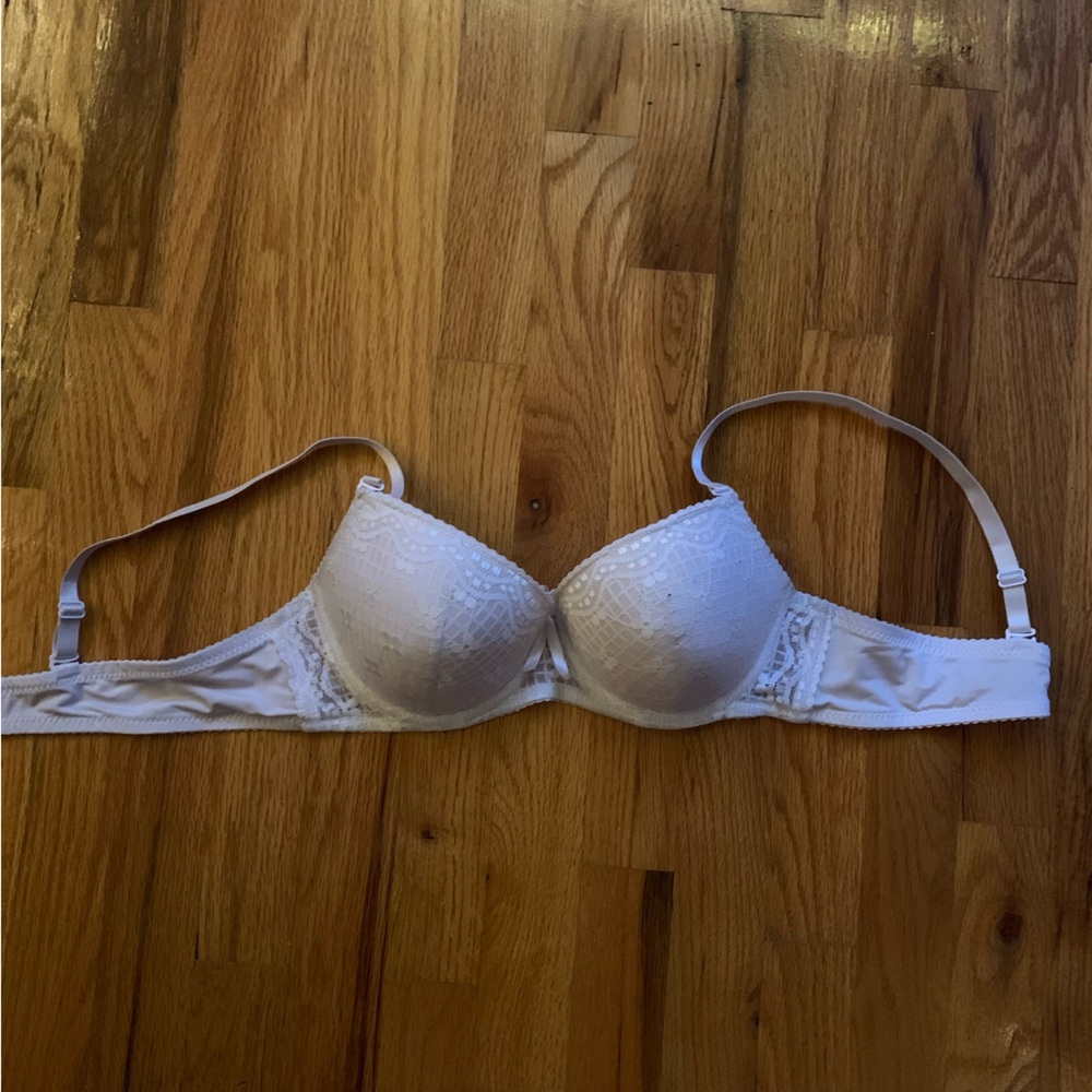 Vintage Lunna white lace bra size 6